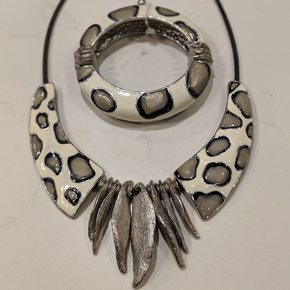 Chico's Animal Print Bib Necklace w/ bracelet